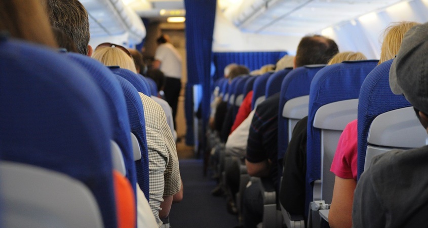 Putnici sede u avionu