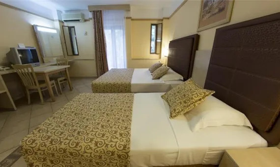 VON RESORT GOLDEN COAST 5* | Side