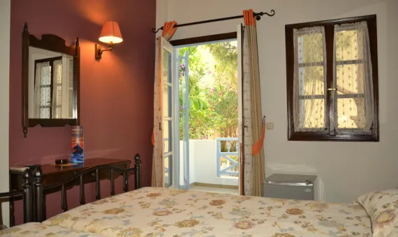 Zephyros Hotel 3* | Santorini