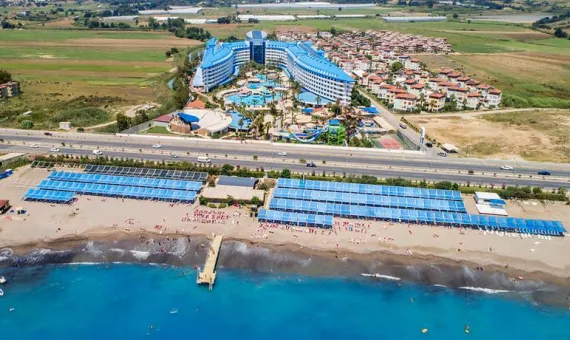 CRYSTAL ADMIRAL RESORT SUITES &amp; SPA 5* | Side