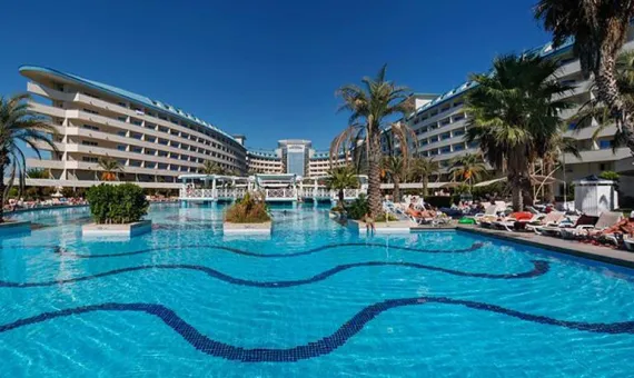 CRYSTAL ADMIRAL RESORT SUITES &amp; SPA 5* | Side