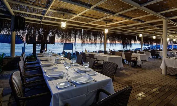 CRYSTAL ADMIRAL RESORT SUITES &amp; SPA 5* | Side