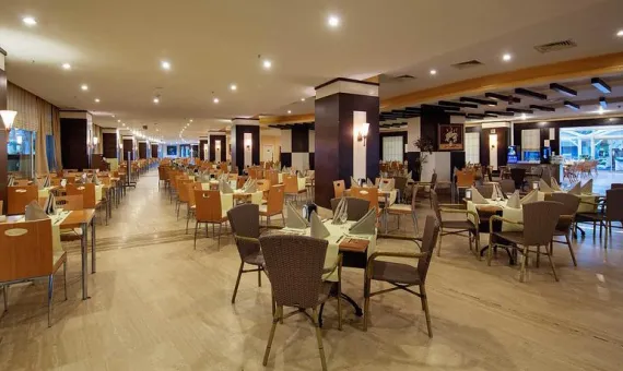 CRYSTAL ADMIRAL RESORT SUITES &amp; SPA 5* | Side