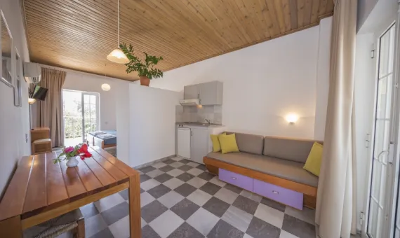 MANIAS APARTHOTEL, Agia Marina