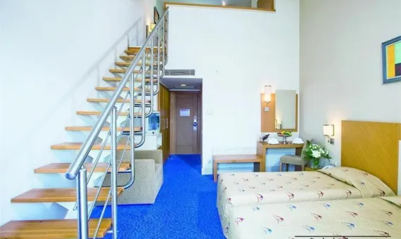 CRYSTAL ADMIRAL RESORT SUITES &amp; SPA 5* | Side