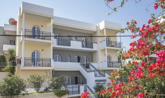 MANIAS APARTHOTEL, Agia Marina