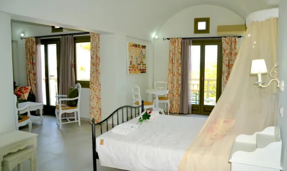 Zephyros Hotel 3* | Santorini