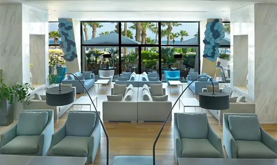 Palm Beach Hotel 4* | Larnaka