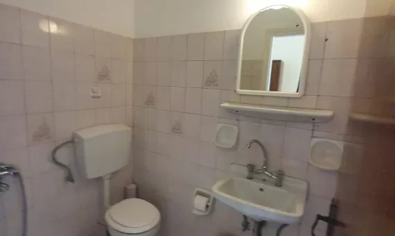 VILA AVRA