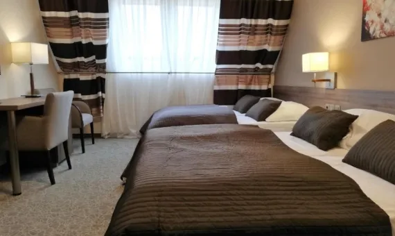 Krakov Hotel  Zakliki