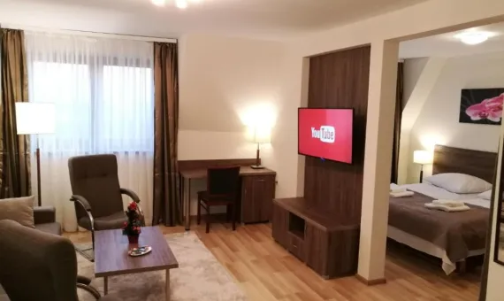 Krakov Hotel  Zakliki