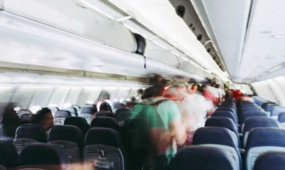 Putnici u avionu pred let
