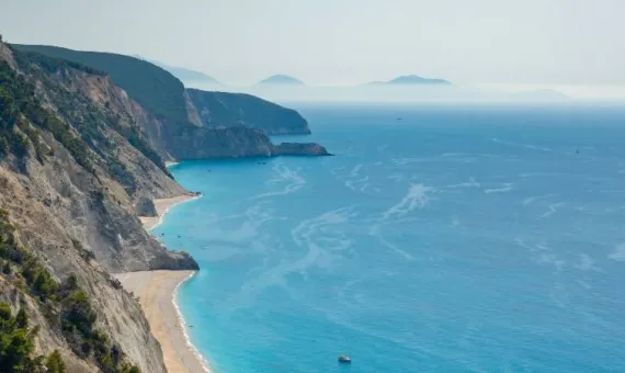 pogled na plažu Egremni