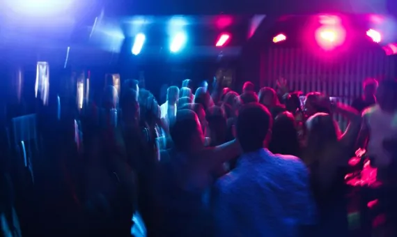 plesni podijum u klubu