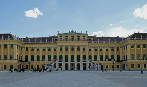 Dvoran Šenbrun u Beču