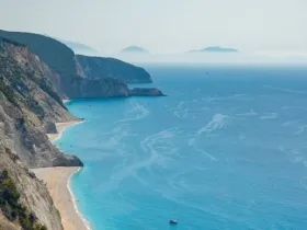 pogled na plažu Egremni