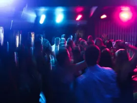 plesni podijum u klubu