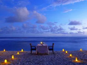 Lefkada romantična mesta plaža sveće i večera