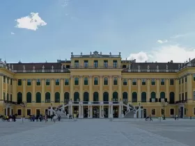 Dvoran Šenbrun u Beču