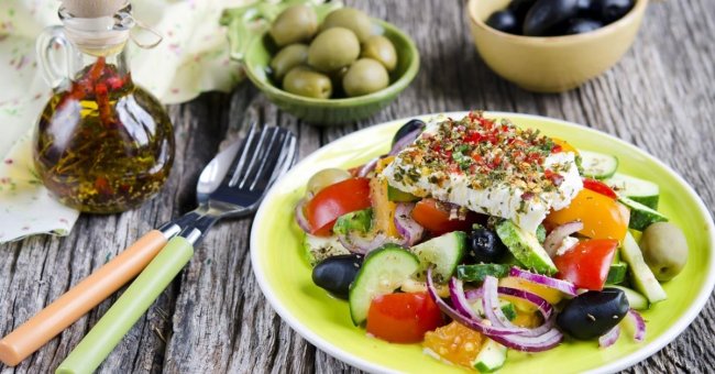 Grčka salata masline sa maslinovim uljem