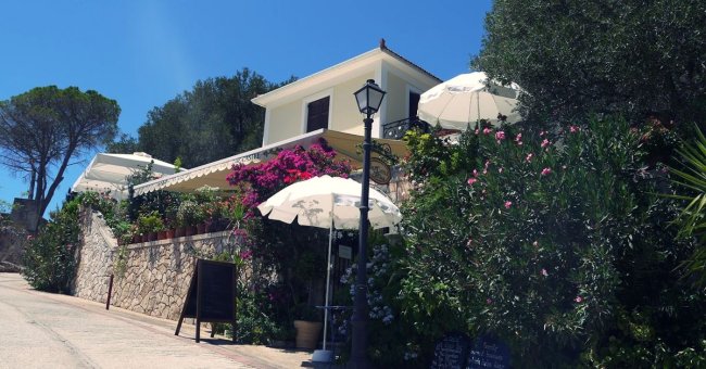 Kastro bar klub selo Fiskardo Kefalonija noćni provod