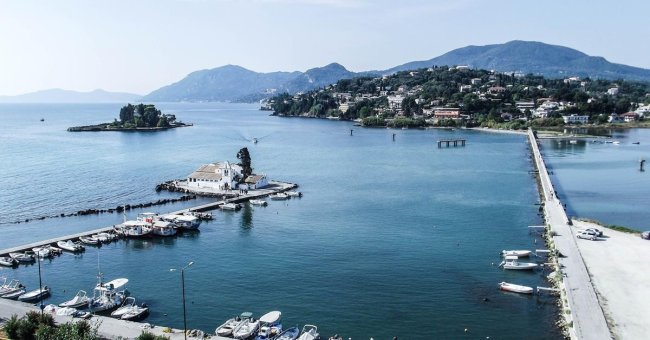 Pontikonisi ostrvce pored Krfa pogled