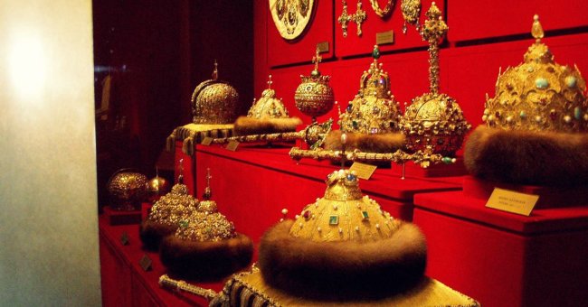 Moskovska riznica u Kremlju i carska kruna