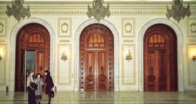 Zgrada parlamenta u Bukureštu - građevina od koje zastaje dah 0 Unutrašnjost zgrade parlamenta, Bukurešt